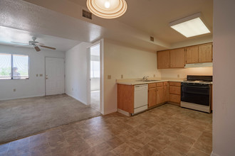 Summer Crossings in Douglas, AZ - Building Photo - Interior Photo