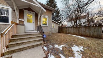 216 S 2nd St in Ames, IA - Building Photo