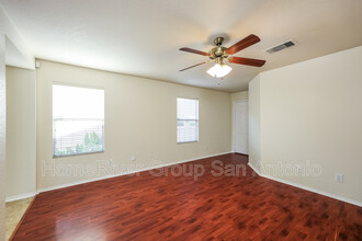 10063 Southern Sun in San Antonio, TX - Building Photo - Building Photo