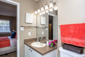 Fieldcrest in Dothan, AL - Building Photo - Interior Photo