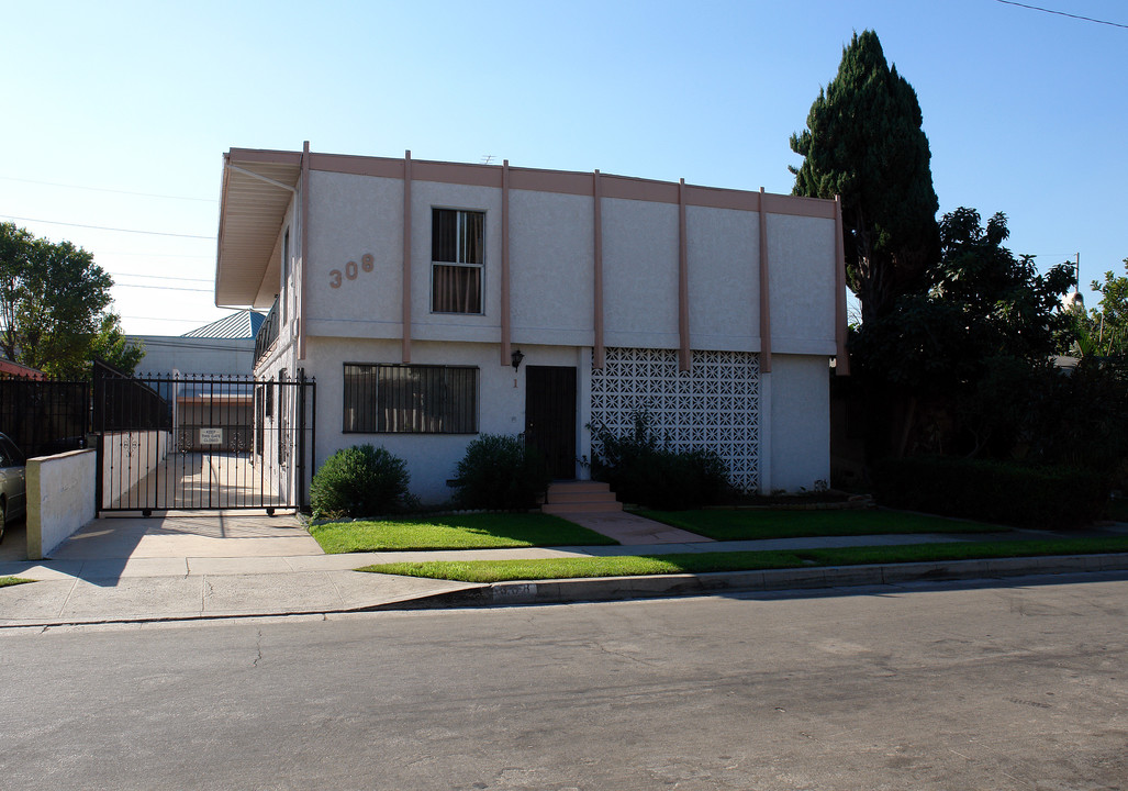 308 W Buckthorn St in Inglewood, CA - Building Photo