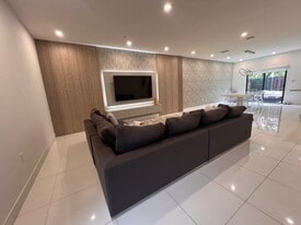 10431 NW 82nd St, Unit 1 in Doral, FL - Building Photo