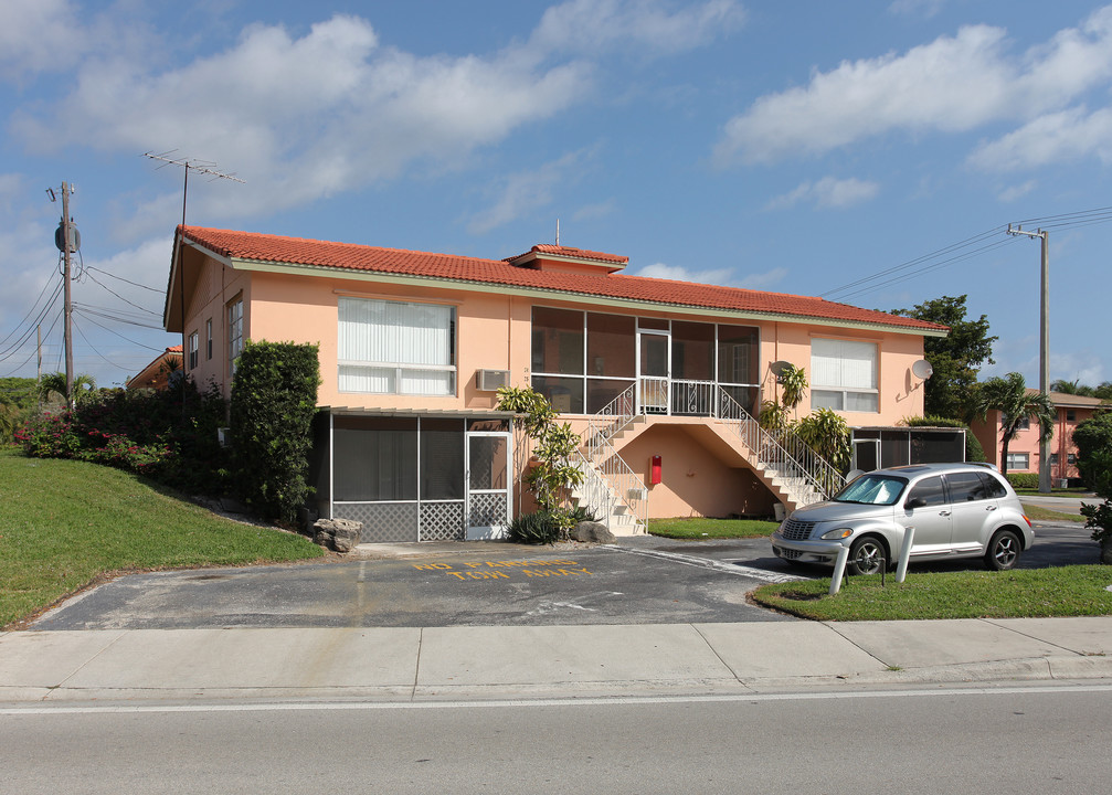 Boca Real Apartments in Boca Raton, FL - Building Photo