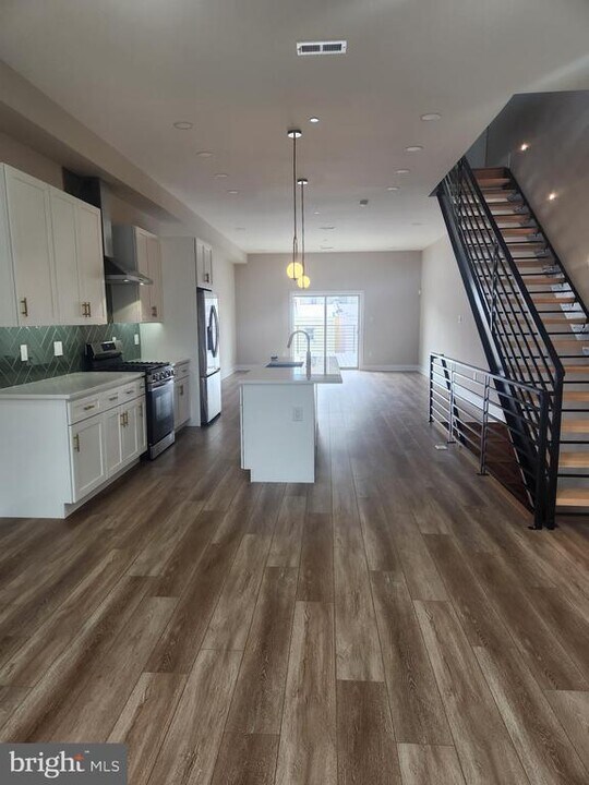 3221 Mercer St in Philadelphia, PA - Building Photo
