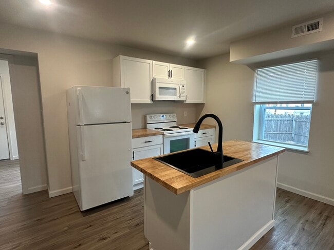 1326 Morton Ave in Chester, PA - Building Photo - Building Photo