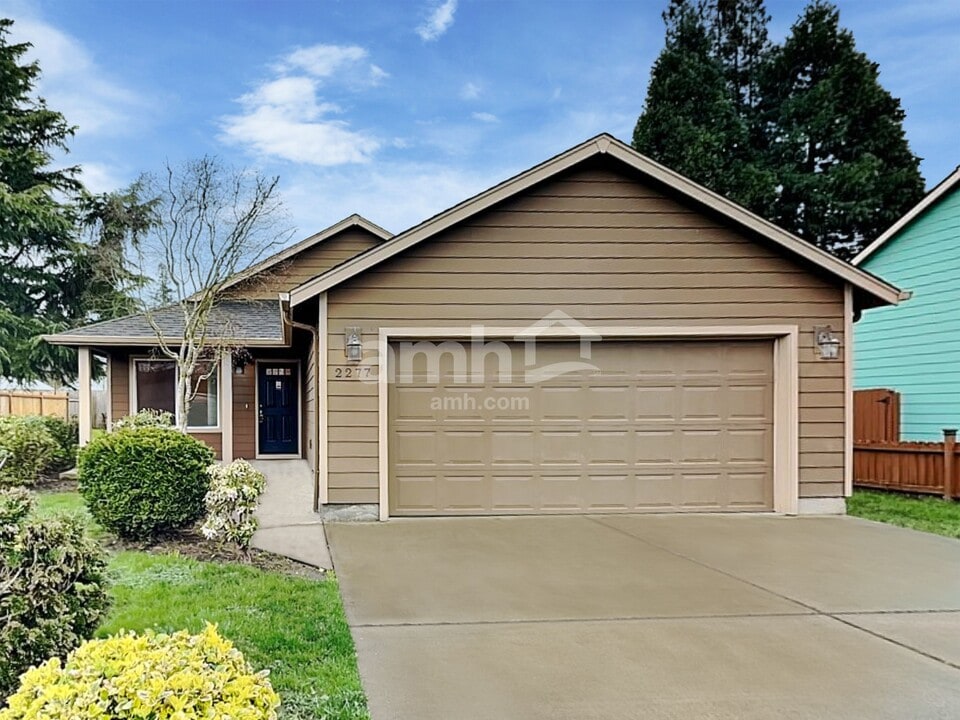 2277 Evergreen Ave NE in Salem, OR - Building Photo