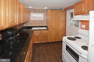 113 E Taylor Run Pkwy in Alexandria, VA - Building Photo - Building Photo