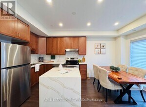220 Lagerfeld Dr in Brampton, ON - Building Photo - Building Photo