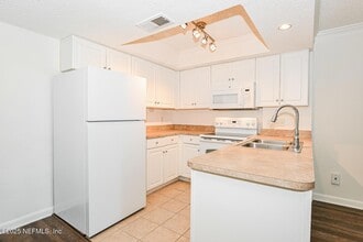 100 Fairway Park Blvd, Unit 408 in Palm Valley, FL - Foto de edificio - Building Photo