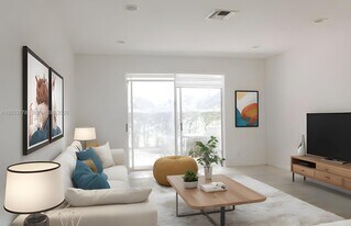 10245 Vía Hibiscus in Boca Raton, FL - Building Photo