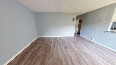205 Plymouth in Inglewood, CA - Building Photo - Interior Photo