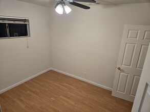 7637 N Claybeck Ave, Unit 9V in Burbank, CA - Building Photo - Building Photo