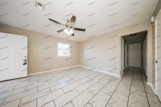 8801 S Fairview Dr in Oklahoma City, OK - Building Photo - Building Photo