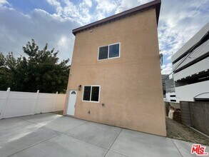 16698 Moorpark St in Los Angeles, CA - Building Photo - Building Photo