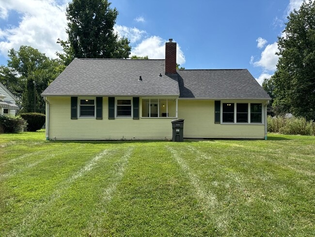 property at 1514 E Maxwell Ln