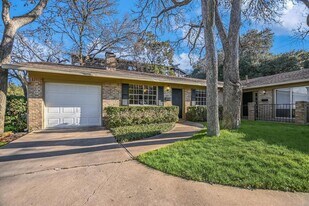 2403 Trailside Dr in Austin, TX - Building Photo