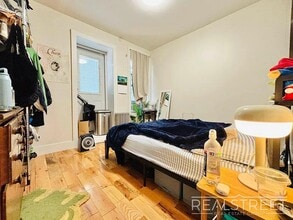 18-19 Woodbine St in Queens, NY - Building Photo - Building Photo