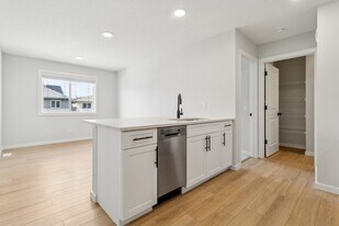 20752-20724 24 Ave NW in Edmonton, AB - Building Photo
