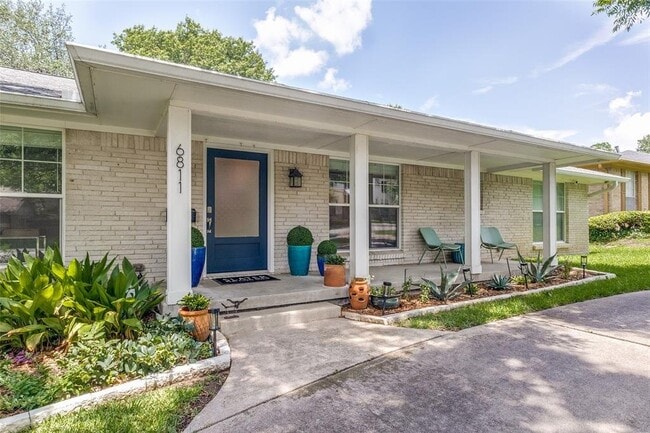 6811 Huff Trail in Dallas, TX - Building Photo - Building Photo