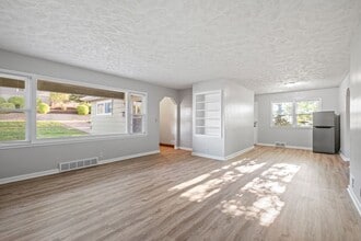 6602 Western Ave in Omaha, NE - Building Photo - Building Photo