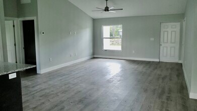 2940 Sarletto St in North Port, FL - Foto de edificio - Building Photo