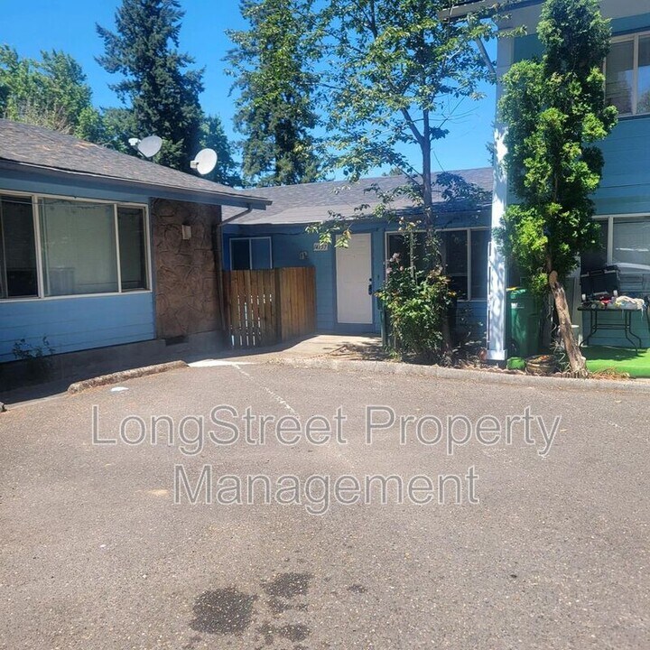 14157 SW Allen Blvd in Beaverton, OR - Building Photo