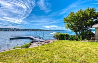 8014 Avalon Pl in Mercer Island, WA - Building Photo - Building Photo