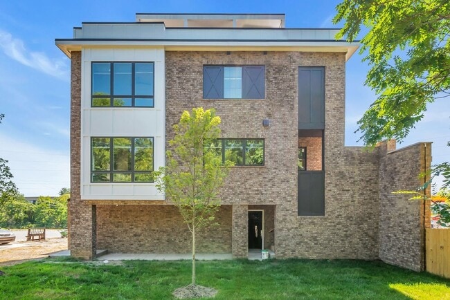 5611 Franklin Pike in Brentwood, TN - Building Photo - Building Photo