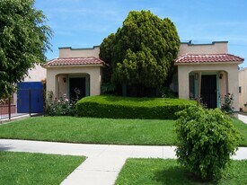 766 N Ridgewood Pl, Unit 766 in Los Angeles, CA - Building Photo