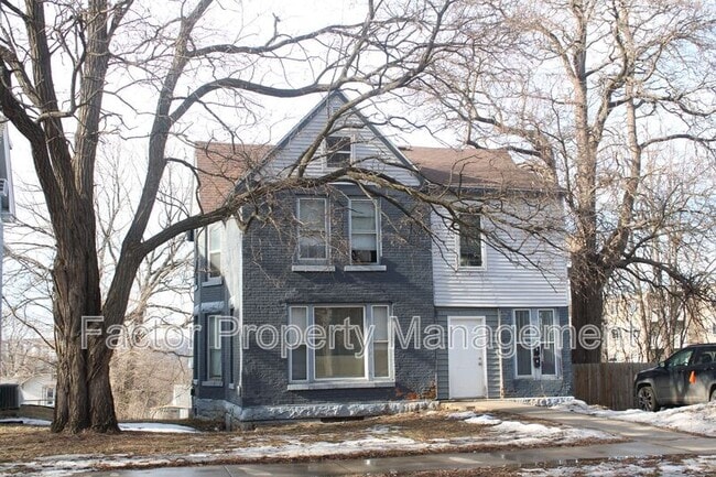 property at 328 N 6th St