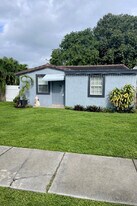 2459 Dewey St in Hollywood, FL - Building Photo