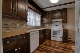 2232 Old Spring Rd in Smyrna, GA - Building Photo - Building Photo