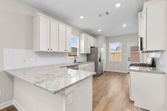 926 Whispering Winds Dr in Beasley, TX - Building Photo - Building Photo