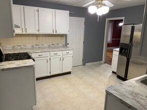 745 E Benton St in Aurora, IL - Building Photo - Building Photo