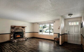 1110 SW Juniper Dr in Grants Pass, OR - Building Photo - Building Photo