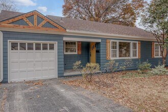 7121 W 74th St in Overland Park, KS - Building Photo - Building Photo