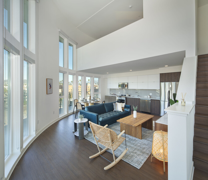 Nova Apartments on Wilshire in Los Angeles, CA - Building Photo