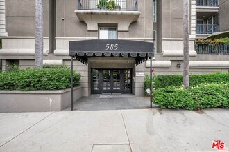 585 N Rossmore Ave in Los Angeles, CA - Foto de edificio - Building Photo