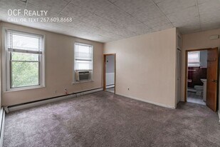 1325 W Porter St in Philadelphia, PA - Building Photo