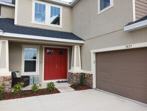 7425 Bradbury Cir in Zephyrhills, FL - Building Photo - Building Photo