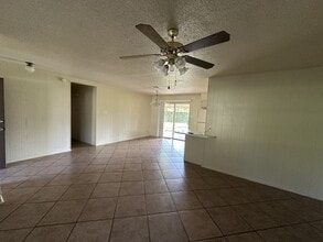 124 Seaman Dr in Silsbee, TX - Building Photo - Building Photo