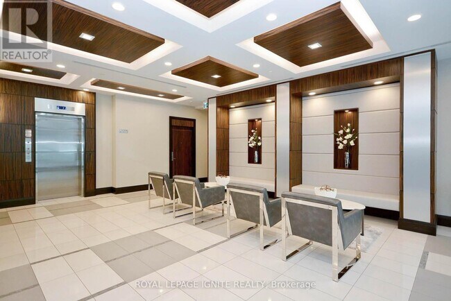 349 Rathburn Rd W in Mississauga, ON - Building Photo - Building Photo