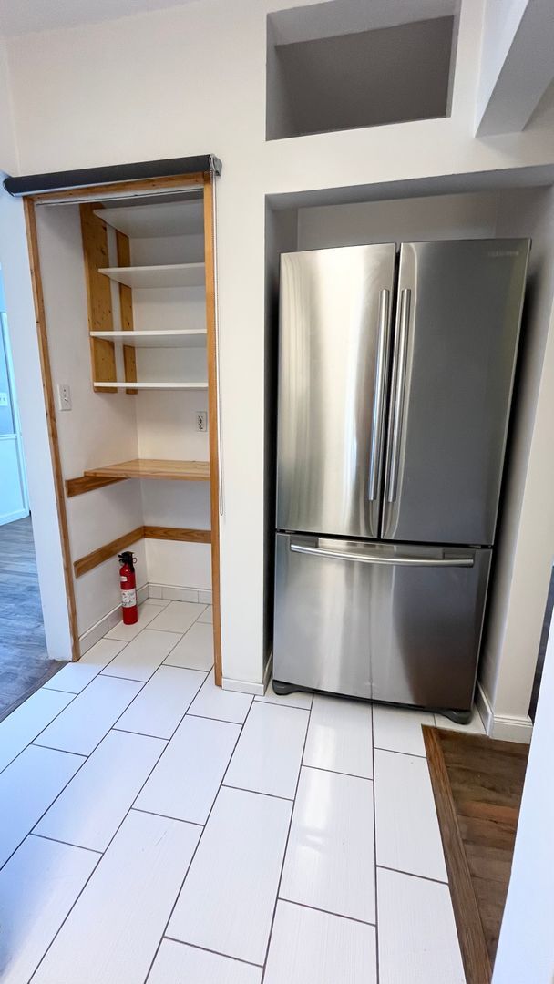 property at 943 W Briarcliff Ave