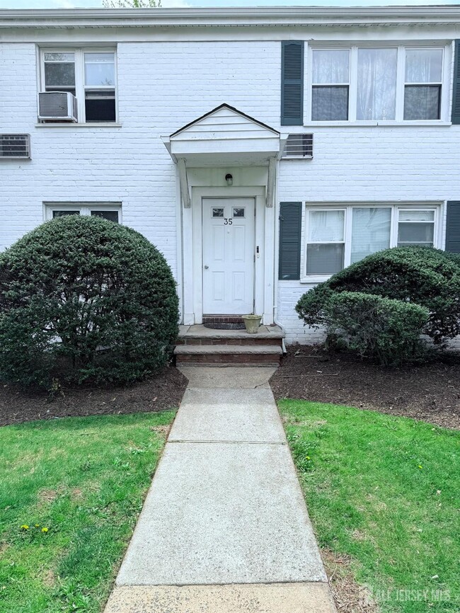 35 Garfield Park in Edison, NJ - Building Photo - Building Photo