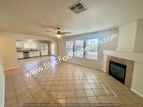 216 E Scarlet Maple St in Sahuarita, AZ - Building Photo - Building Photo