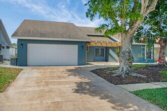 7515 San Mateo Dr E in Boca Raton, FL - Building Photo - Building Photo
