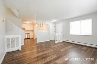 8224 Ames Way in Arvada, CO - Building Photo