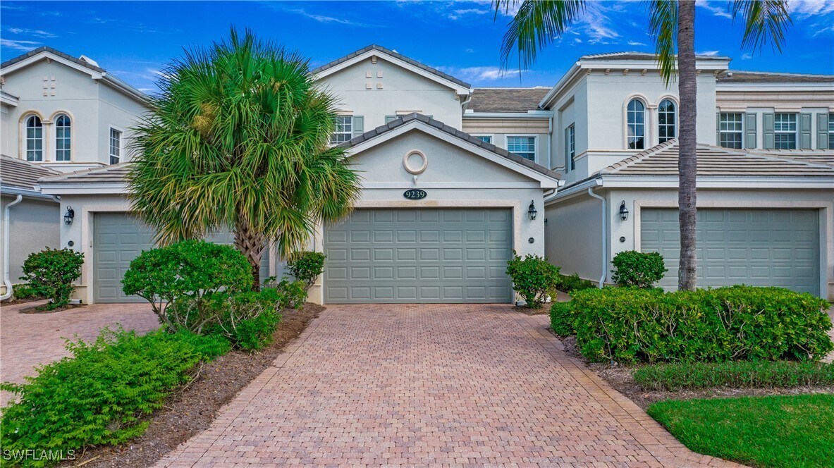 9239 Tesoro Ln in Naples, FL - Building Photo