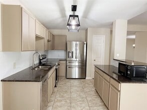 2224 Coats Cir in Austin, TX - Foto de edificio - Building Photo