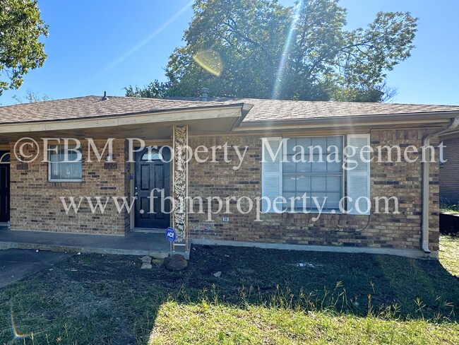 126 Valleyglen Dr-Unit -126 in Desoto, TX - Building Photo - Building Photo